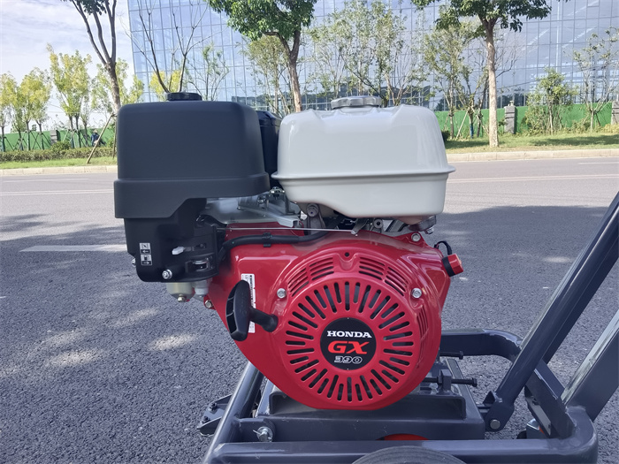 發(fā)動機3.jpg 發(fā)動機3.jpg